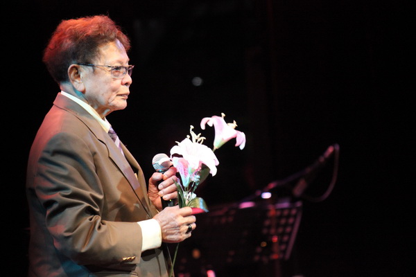 6 ศิลปินแห่งชาติ ชาลี – สุเทพ – สวลี - รวงทอง – จินตนา- เศรษฐา และนักร้องชื่อดังแห่งยุค ร่วมคอนเสิร์ต  “เพียงลมระริกไหว...ดอกไม้ก็ร้องเพลง”  89 ปี ชาลี อินทรวิจิตร (ศิลปินแห่งชาติ)